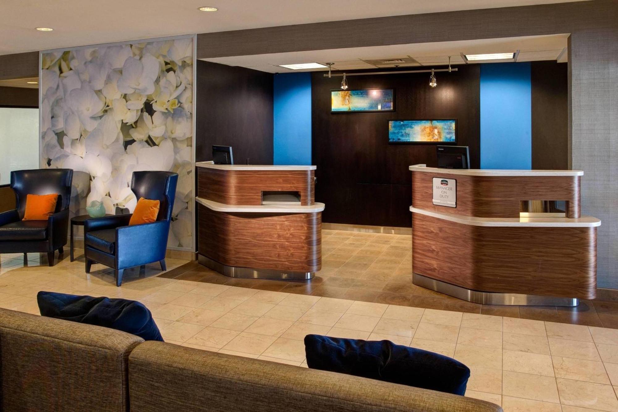 Courtyard By Marriott Hotel